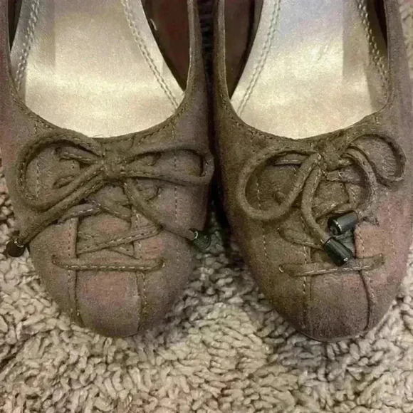 Coach and‎ Four Suede Heels - Picture 2 of 5